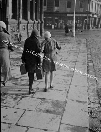 SCHOOL GIRLS JUNCTION O'CONNELL ST. PARNELL ST. YOYOS?